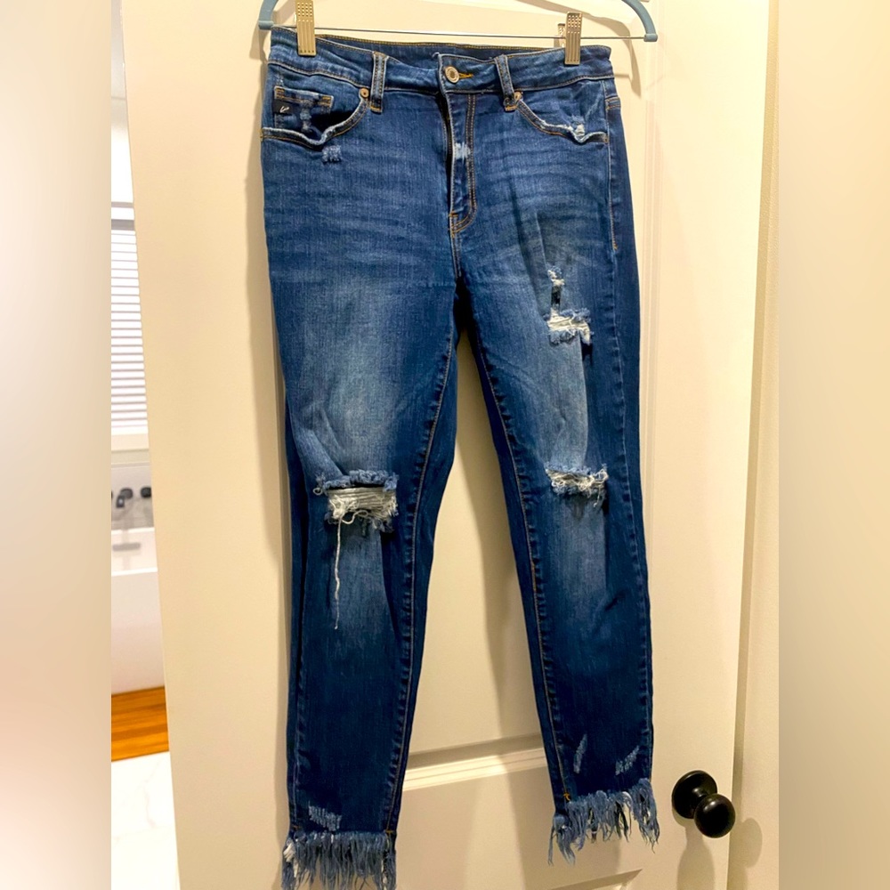 KanCan Estilo Skinny Blue Jeans with Fringe on Bottom